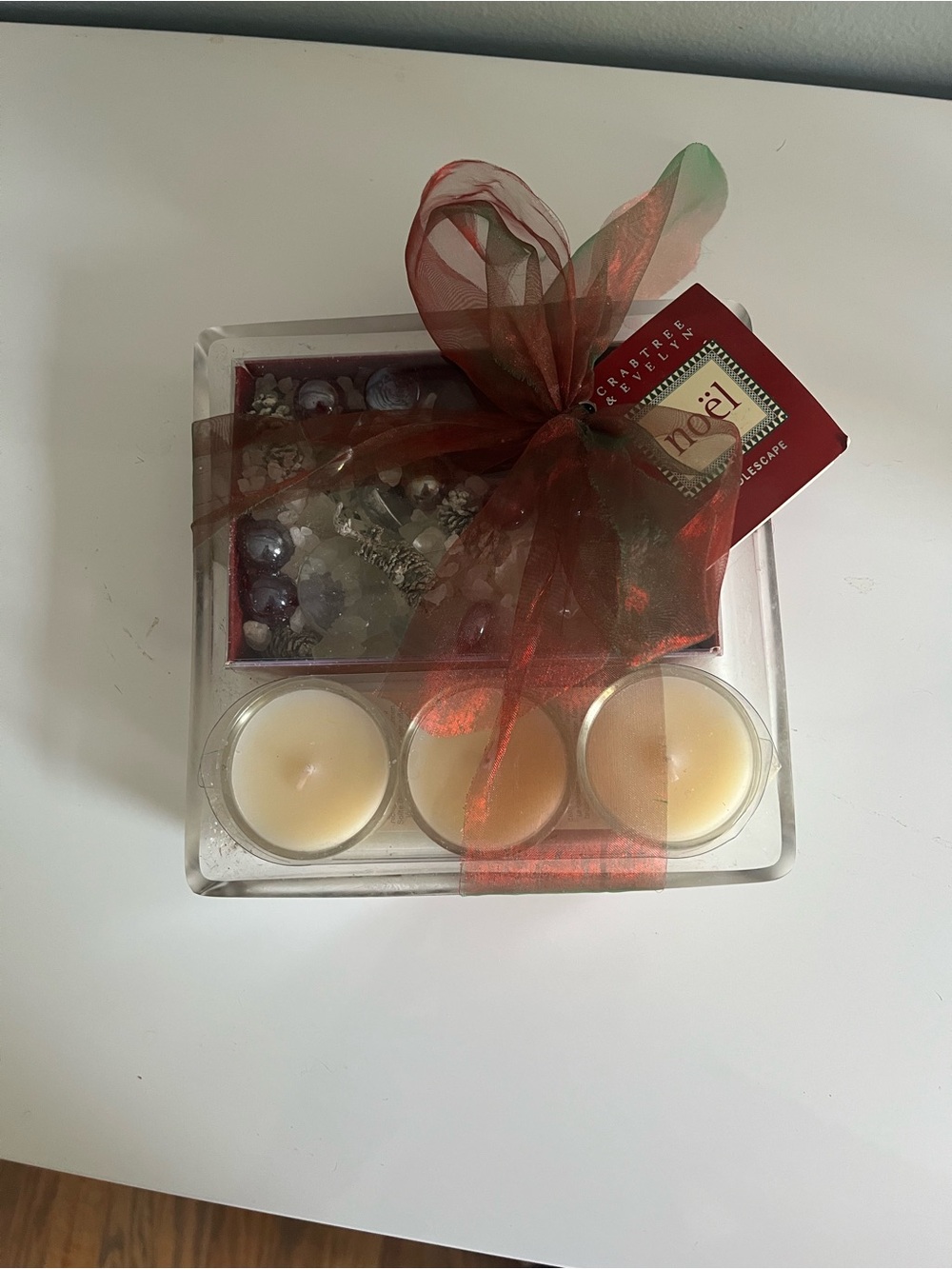 Crabtree & Evelyn Noel candlescape bowl with three votive candle and potpourri